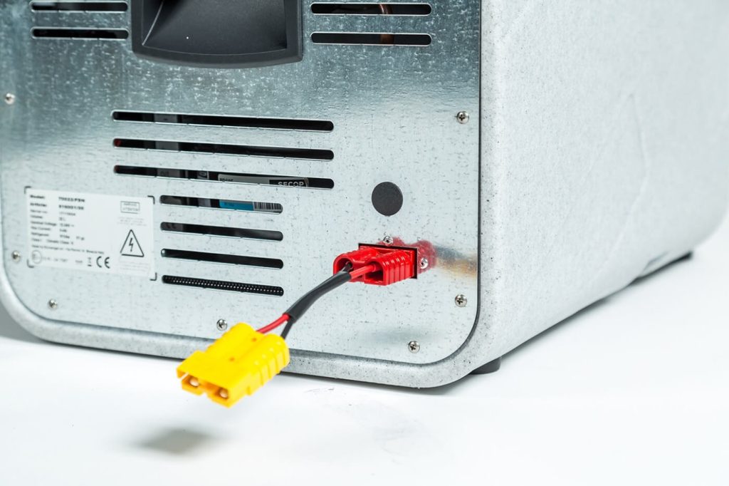 Coldtainer Red Yellow AP Connectors Interface 540014-00